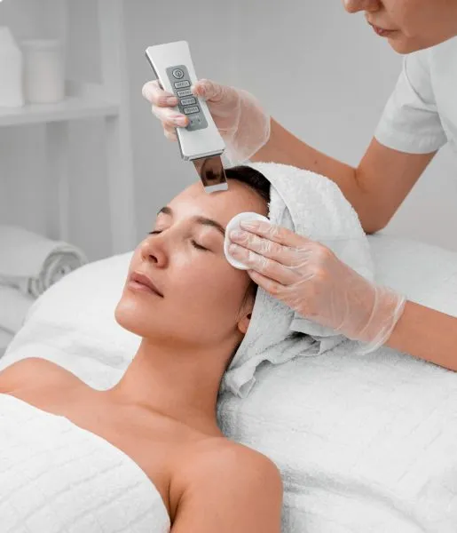 A patient receives pigmentation therapy from a doctor, she is  lying down & enjoying the treatment.