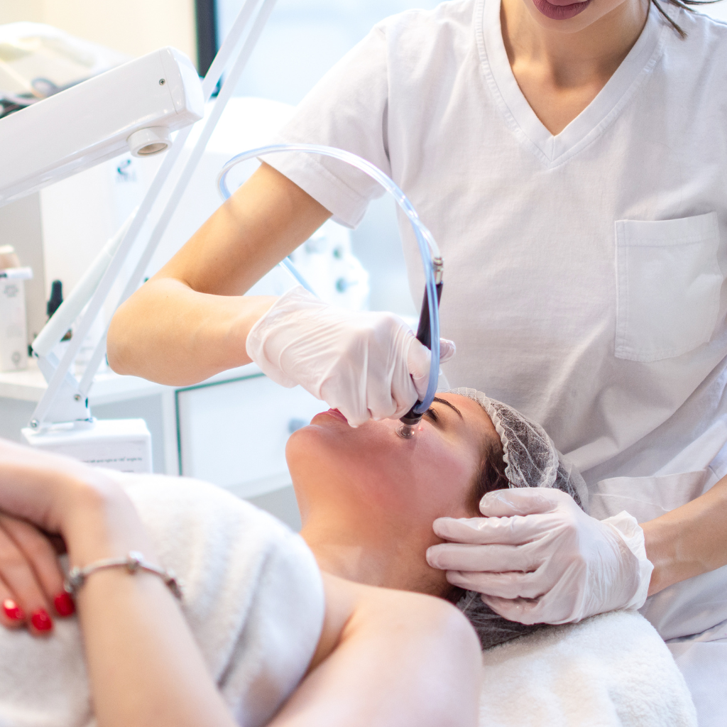 difference between hydrafacial and regular facial