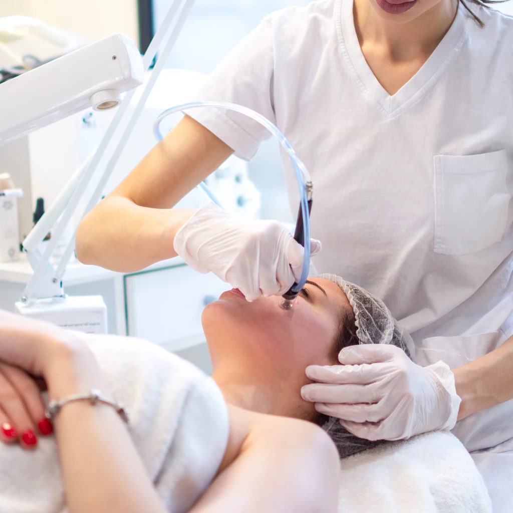 difference between hydrafacial and regular facial